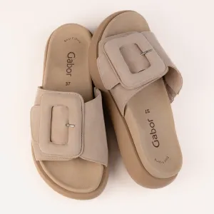 BUCKLE SLIDE - DESERT - NUBUCK