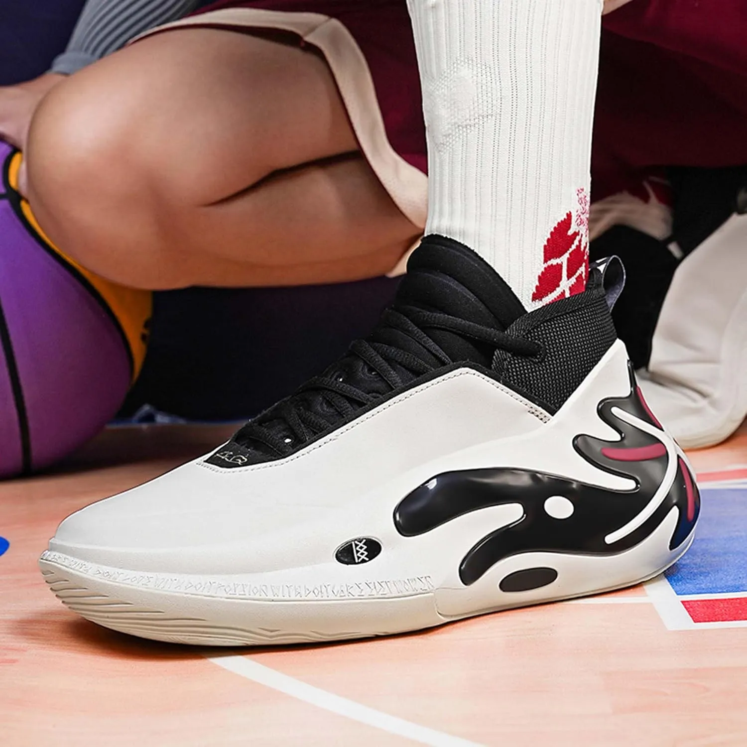 Men's Fashion Basketball Shoes Women's Breathable Sports Running Shoes Professional Shock Absorption Sneakers Teenagers Outdoor Tennis Training Jogging Shoes Casual Sneakers