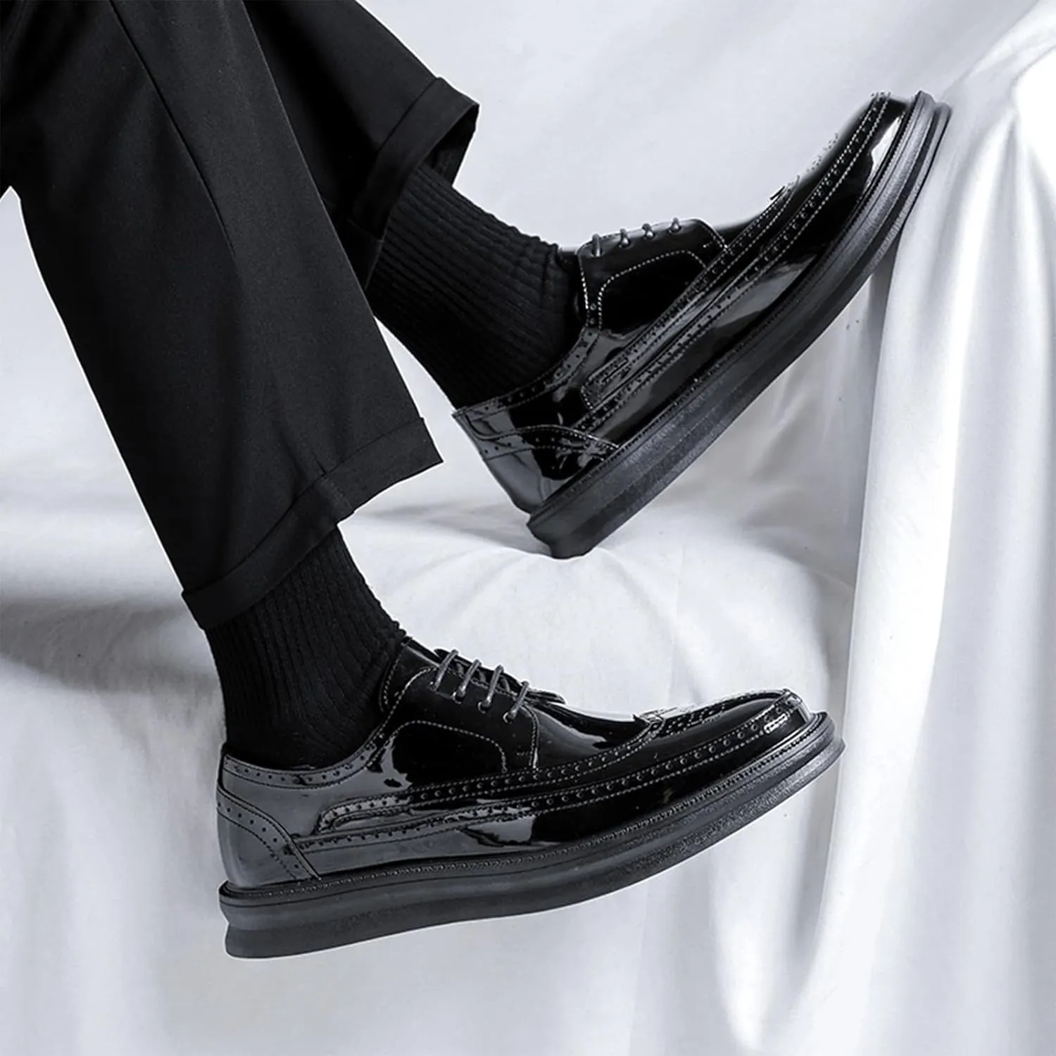 Men's Leather Brogue Wingtip Oxford Sneakers Classic Lace-Up Perforated Low Top Derby Shoes Casual Office Work Formal Dress Shoes