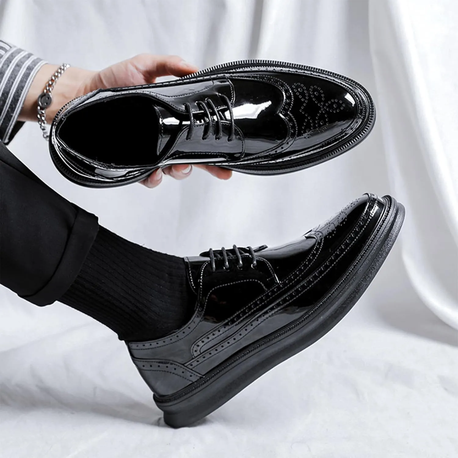 Men's Leather Brogue Wingtip Oxford Sneakers Classic Lace-Up Perforated Low Top Derby Shoes Casual Office Work Formal Dress Shoes
