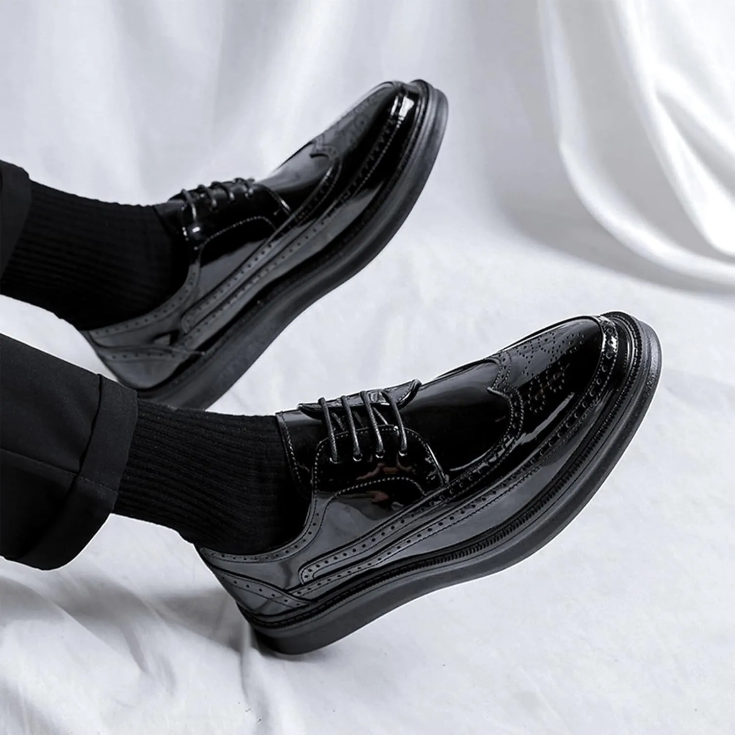 Men's Leather Brogue Wingtip Oxford Sneakers Classic Lace-Up Perforated Low Top Derby Shoes Casual Office Work Formal Dress Shoes