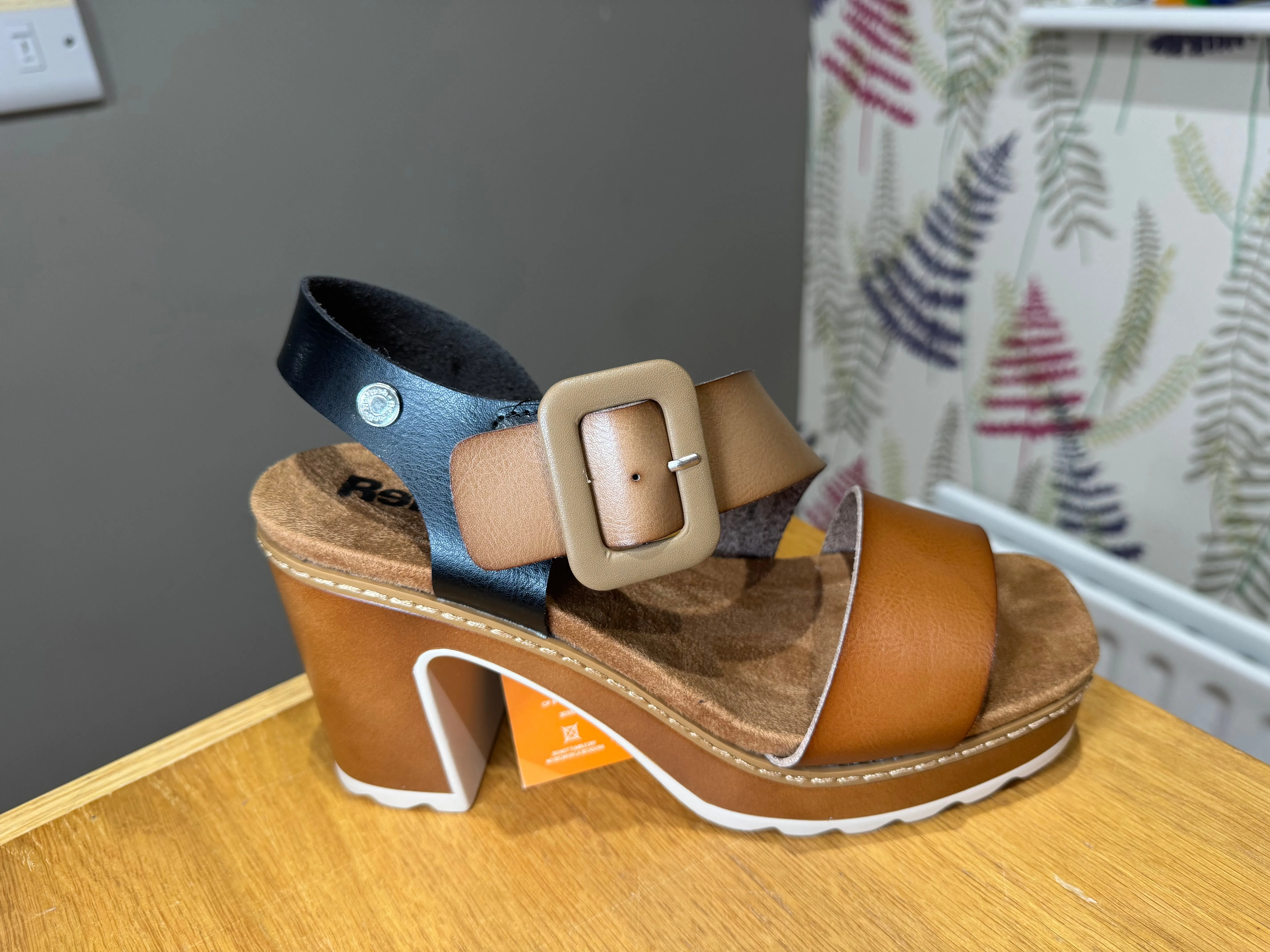 Refresh Camel/Black Heeled Sandal