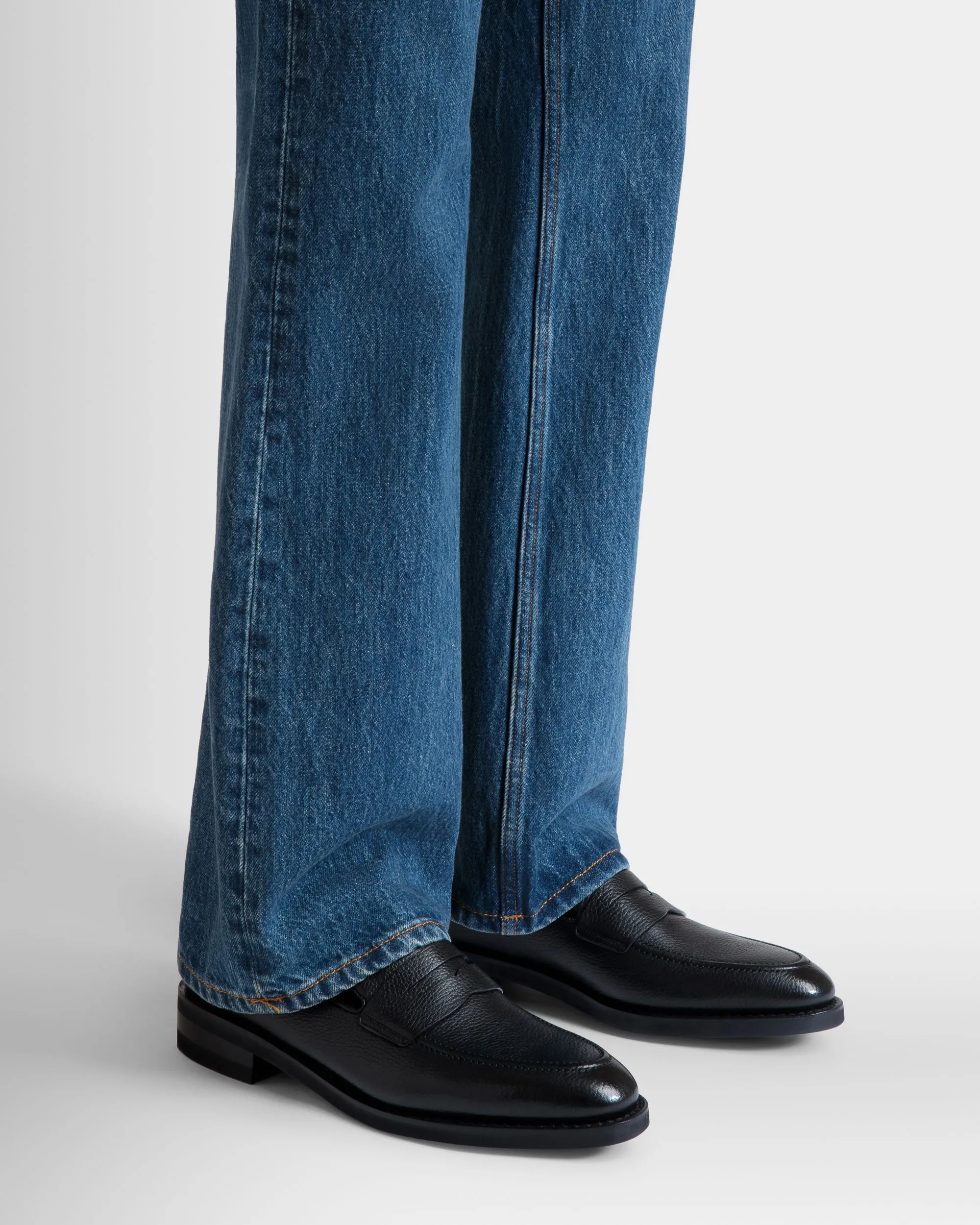 Scribe Un Loafer in Black Deer Leather