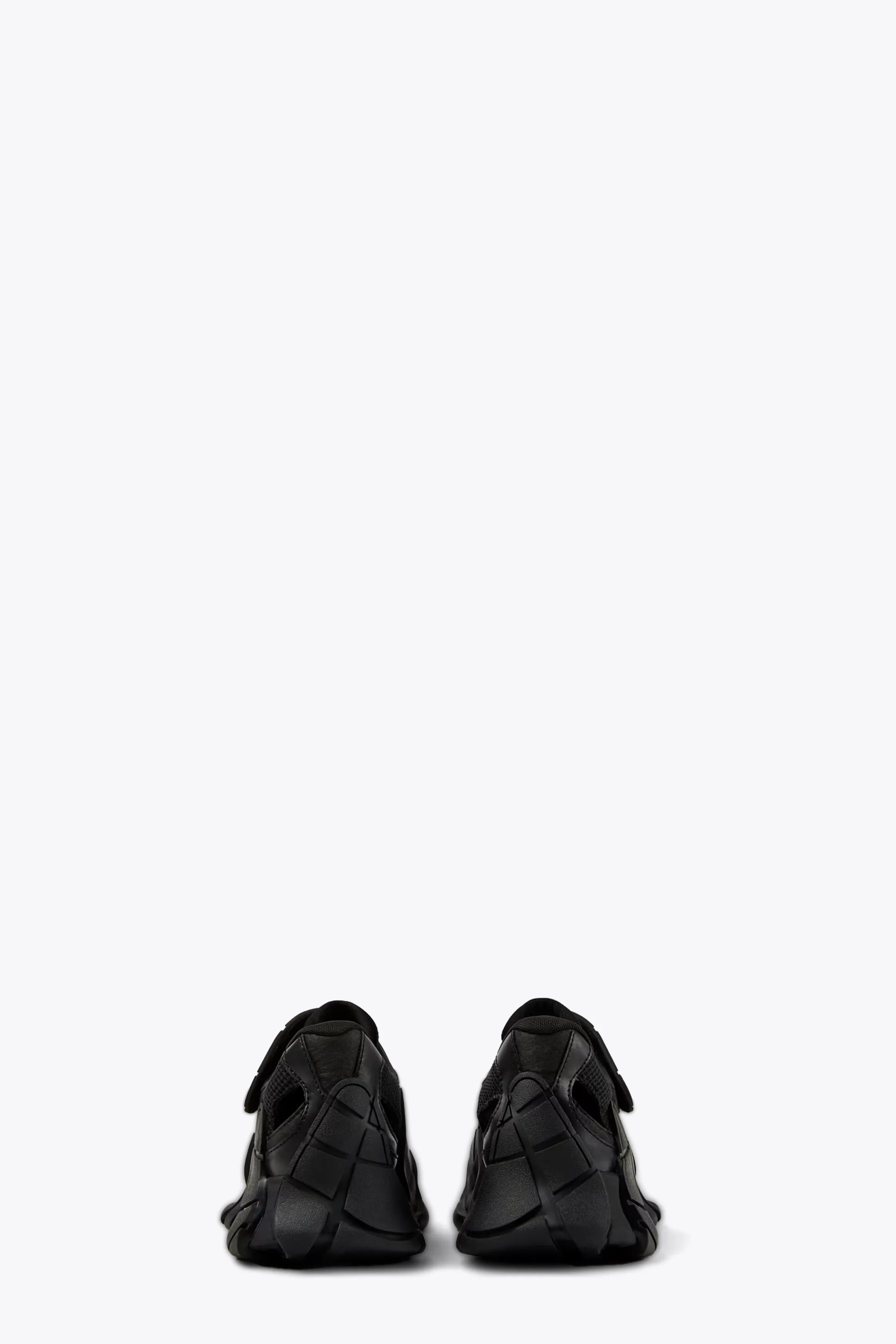 Sneaker nera bassa in mesh e gomma con velcro - Tormenta
