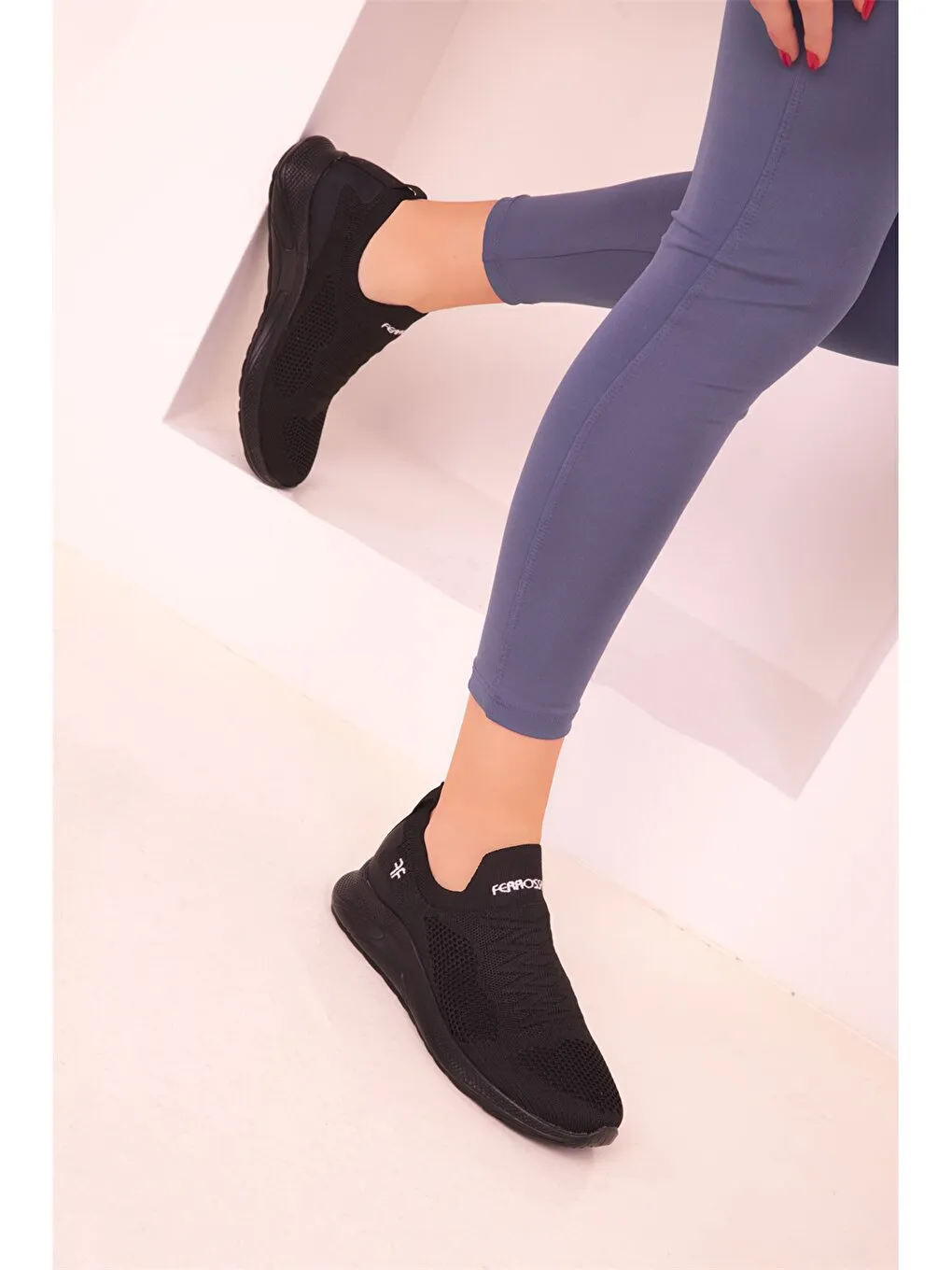 Women's Sports Shoes with Mesh Detail