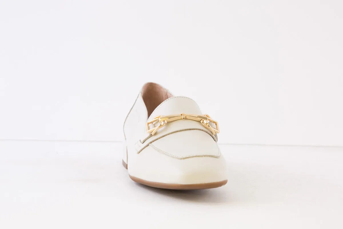 WONDERS - C-5030 SLIP-ON LOAFER - OFF WHITE LEATHER WITH CHAIN DETAIL