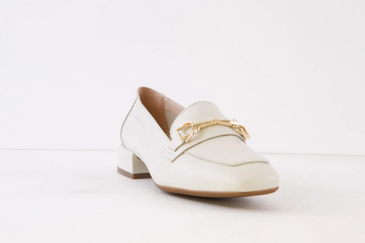 WONDERS - C-5030 SLIP-ON LOAFER - OFF WHITE LEATHER WITH CHAIN DETAIL