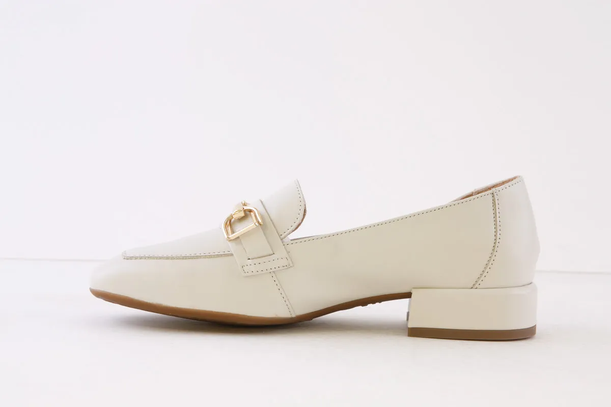 WONDERS - C-5030 SLIP-ON LOAFER - OFF WHITE LEATHER WITH CHAIN DETAIL